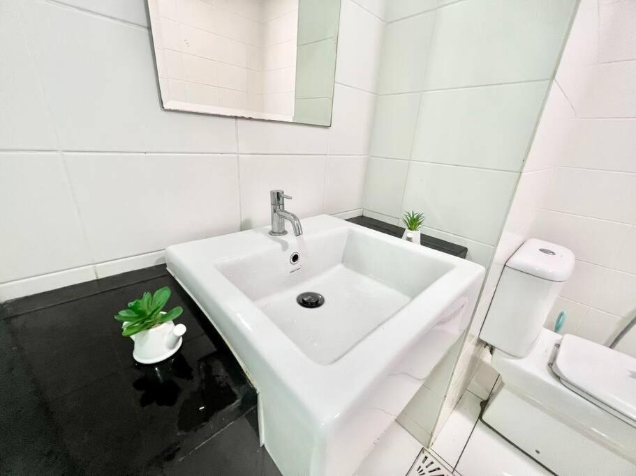 G 1-5Pax Cozy Home Trefoil Setia Alam 100Mps Wifi & Tv Sccc Zewnętrze zdjęcie